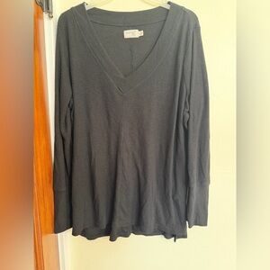 Terra & Sky 1X Women’s Black Ribbed V-Neck Long Sleeve Top